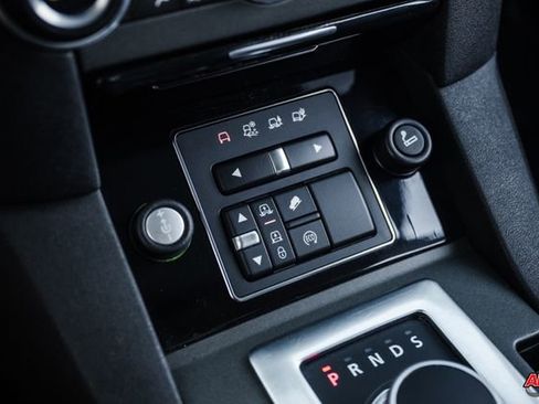 Used 2015 Land Rover LR4 HSE image 20