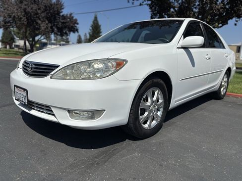 Used 2005 Toyota Camry XLE FWD image 6