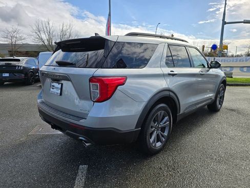 Used 2022 Ford Explorer XLT w/ Equipment Group 202A AWD/4WD image 5