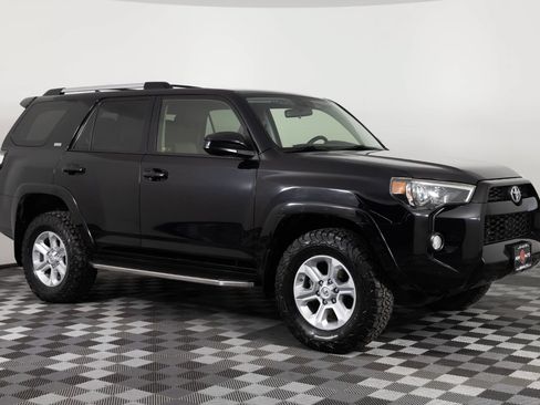 Used 2019 Toyota 4Runner SR5 AWD/4WD image 10