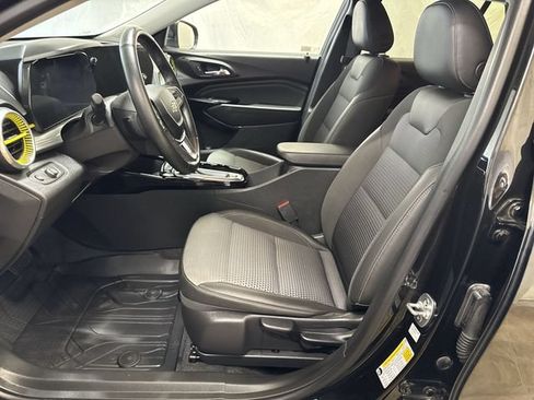 Certified 2025 Chevrolet Trax LT w/ LT Convenience Package FWD image 10