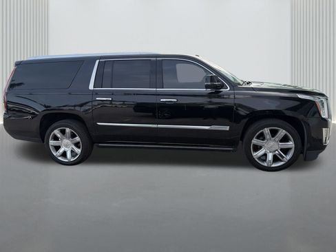 Used 2017 Cadillac Escalade ESV Premium Luxury RWD image 3