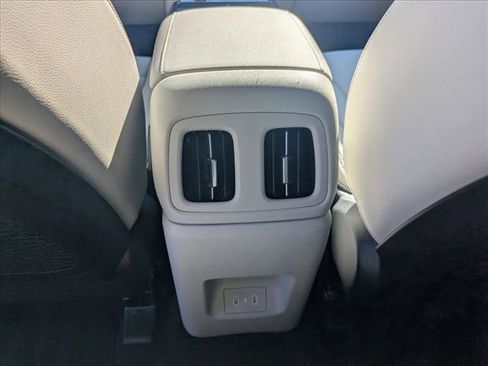 Used 2025 Hyundai Tucson Limited image 16