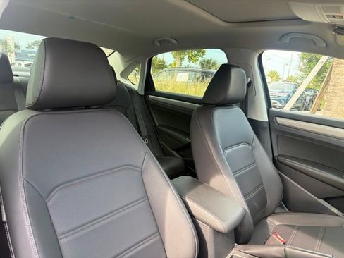 Certified 2022 Volkswagen Passat 2.0T SE FWD image 20