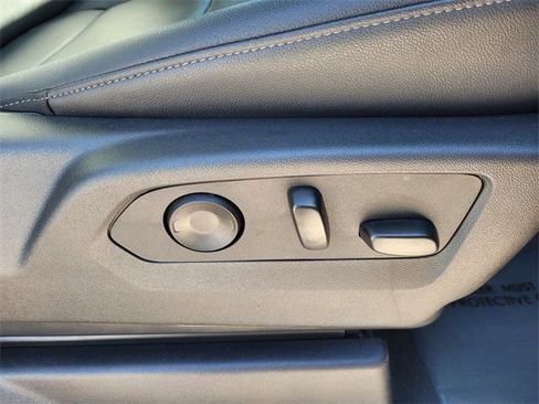 Used 2025 GMC Sierra 2500 SLT w/ SLT Premium Package image 17