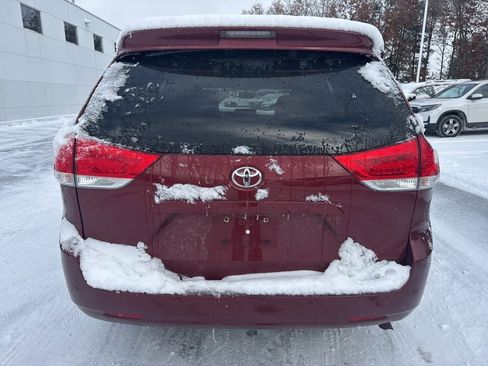 Used 2013 Toyota Sienna XLE image 6