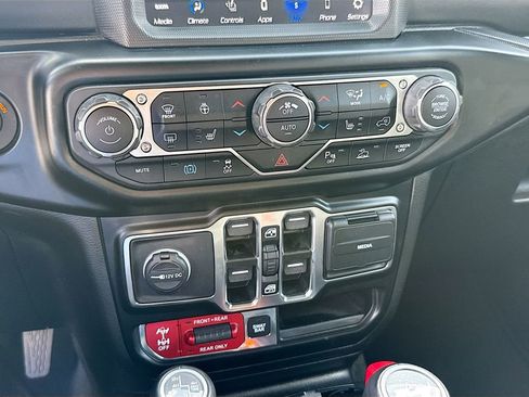 Used 2021 Jeep Wrangler Unlimited Rubicon 4xe w/ Cold Weather Group AWD/4WD image 17