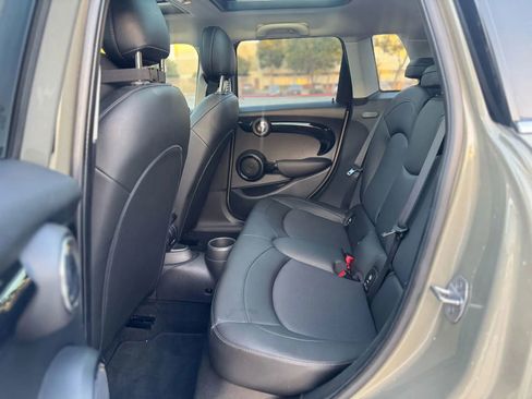 Used 2019 MINI Cooper 4-Door Hardtop w/ Signature Upholstery Package image 10