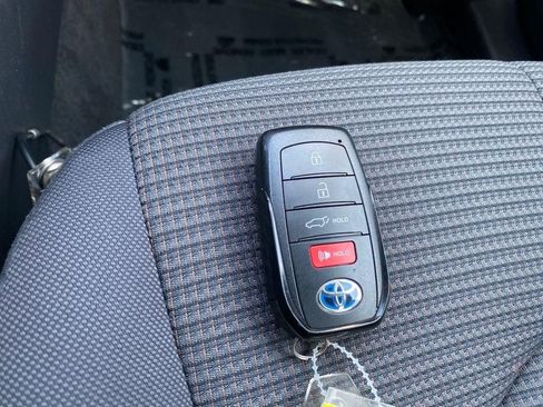 Used 2024 Toyota Highlander LE image 15