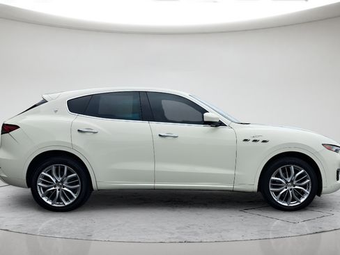 Used 2022 Maserati Levante GT AWD/4WD image 4