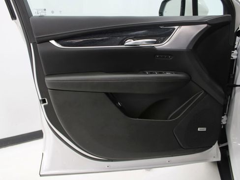 Certified 2022 Cadillac XT5 Premium Luxury image 12