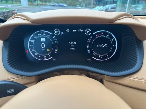 Used 2021 Aston Martin DBX AWD/4WD image 22