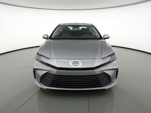 Used 2025 Toyota Camry LE image 2