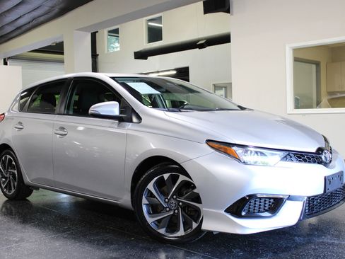 Used 2017 Toyota Corolla iM FWD image 1