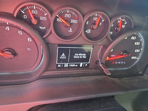 Used 2023 Chevrolet Silverado 1500 Custom image 2