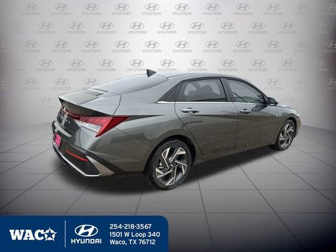 Used 2025 Hyundai Elantra SEL image 8