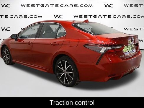 Used 2023 Toyota Camry SE image 5