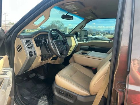 Used 2015 Ford F250 Lariat w/ Lariat Interior Package image 14
