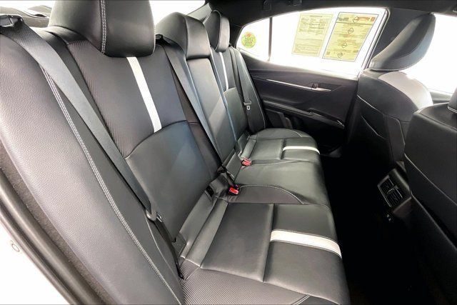 Used 2025 Toyota Camry SE FWD image 19