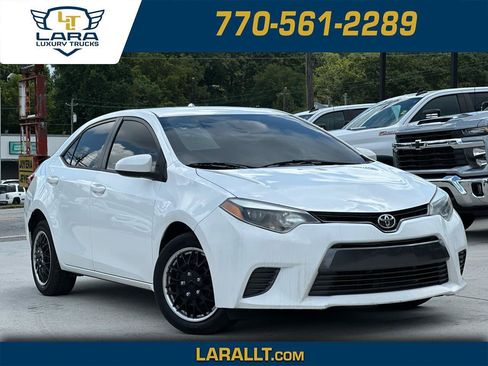 Used 2015 Toyota Corolla LE FWD image 1