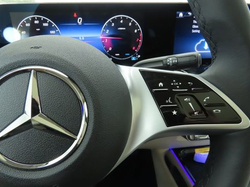 New 2026 Mercedes-Benz GLB 250 GLB 250 image 12