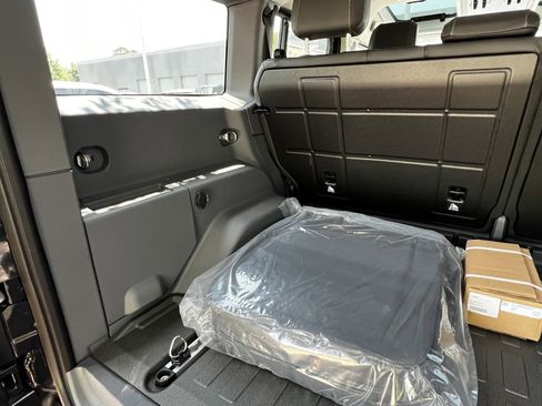 Used 2025 INEOS Grenadier Fieldmaster Edition image 34