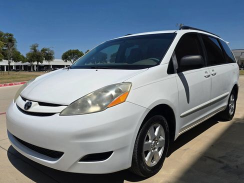 Used 2010 Toyota Sienna LE FWD image 6