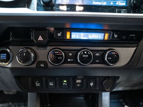 Used 2017 Toyota Tacoma TRD Off-Road image 21