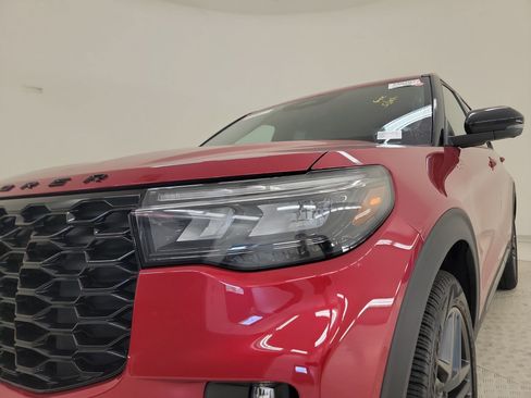Used 2025 Ford Explorer ST-Line w/ ST-Line Street Pack AWD/4WD image 9