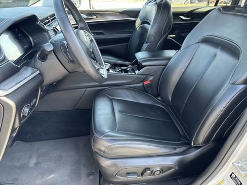 Used 2022 Jeep Grand Cherokee Limited image 3