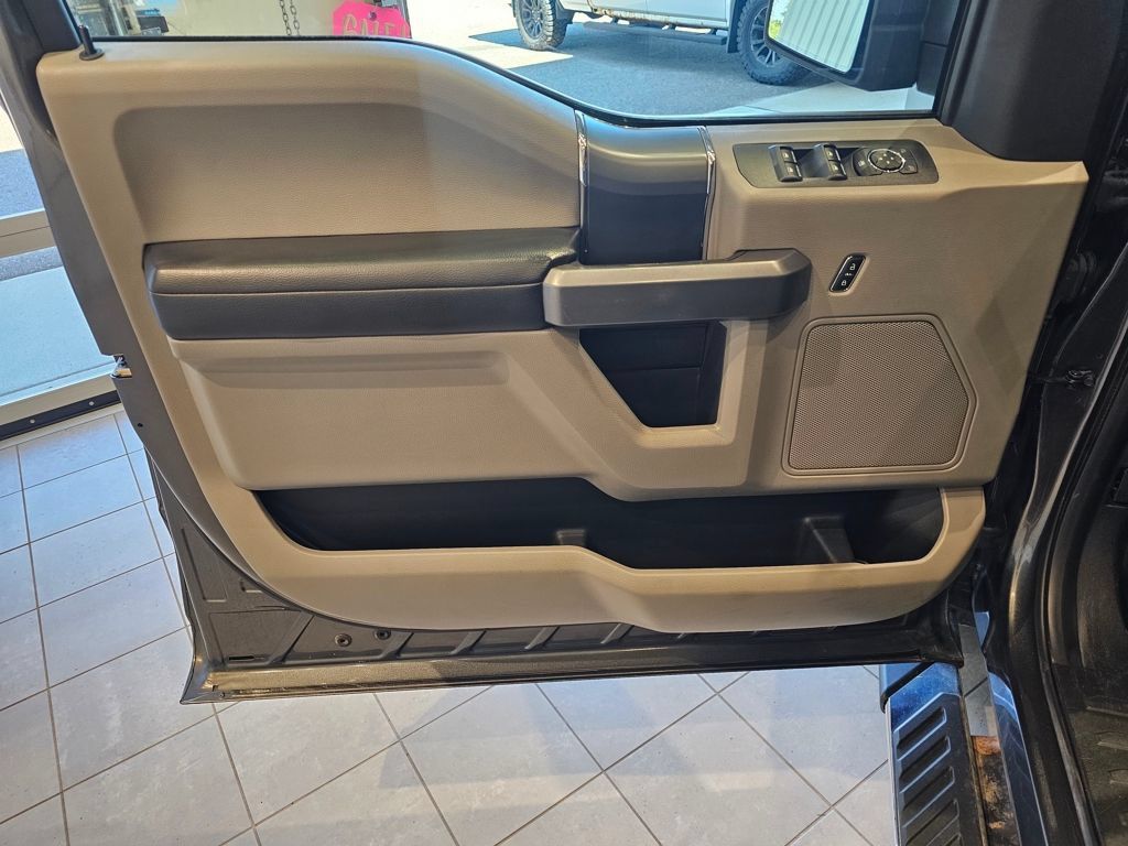 Used 2017 Ford F150 XLT w/ Equipment Group 302A Luxury AWD/4WD image 12