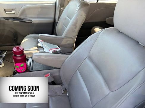 Used 2015 Toyota Sienna XLE Premium FWD image 2