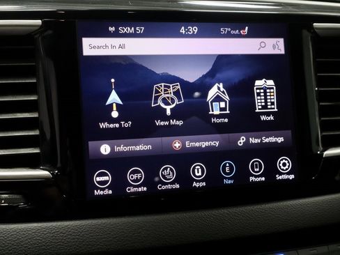 Used 2020 Chrysler Pacifica Touring-L w/ Advanced Safetytec Group image 4