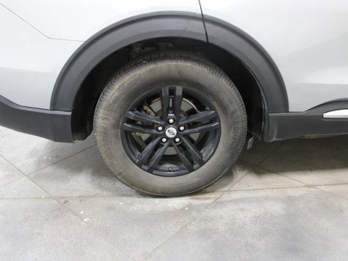 Used 2020 Ford Explorer XLT w/ Comfort Package RWD image 40