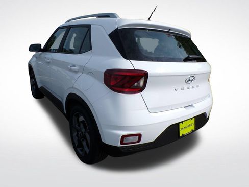 New 2026 Hyundai Venue SEL FWD image 4