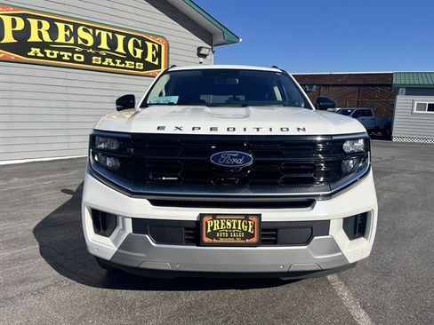 Used 2025 Ford Expedition Max Platinum AWD/4WD image 3