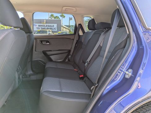 Used 2023 Nissan Rogue SV image 14