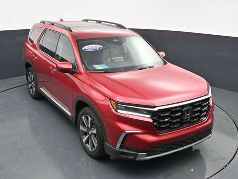 Certified 2025 Honda Pilot Touring image 32
