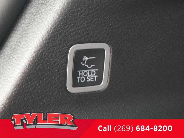 New 2027 Chrysler Pacifica Select FWD image 17