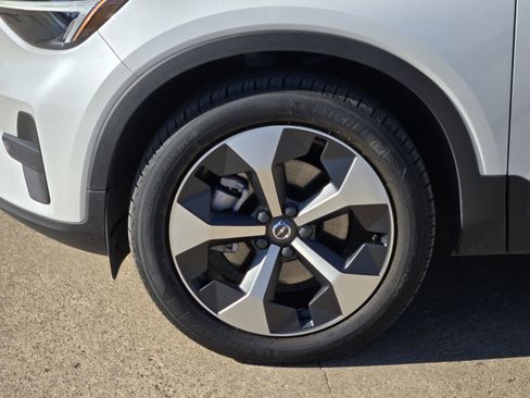 Certified 2025 Volvo XC40 B5 Core w/ Protection Package Premier image 16