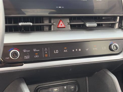 Certified 2025 Kia Sportage EX FWD image 26