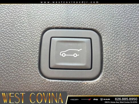 Used 2023 Cadillac Escalade V AWD/4WD image 37
