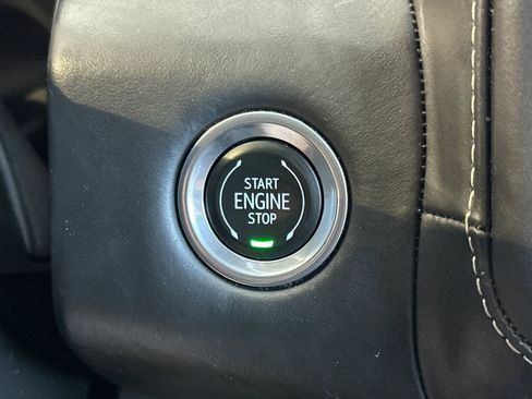 Used 2023 GMC Yukon XL Denali Ultimate AWD/4WD image 31