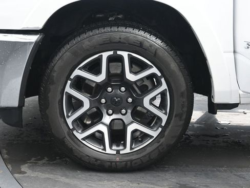 Used 2025 RAM 1500 Laramie image 33