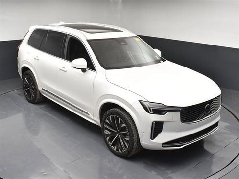 Used 2025 Volvo XC90 B5 Plus w/ Protection Package Premier image 40