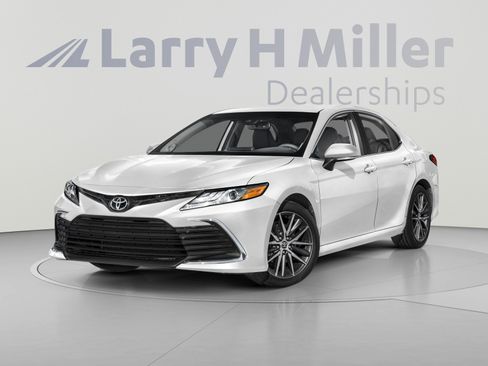 Used 2022 Toyota Camry XLE w/ Navigation Package FWD image 1