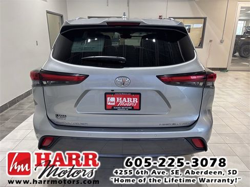 Used 2022 Toyota Highlander Limited image 3