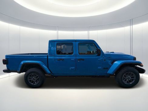 New 2026 Jeep Gladiator Sport AWD/4WD image 3