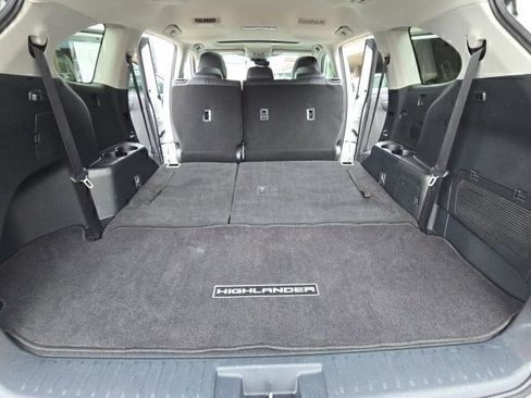 Certified 2024 Toyota Highlander XLE image 19