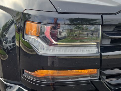 Used 2018 Chevrolet Silverado 1500 LT w/ All Star Edition AWD/4WD image 5